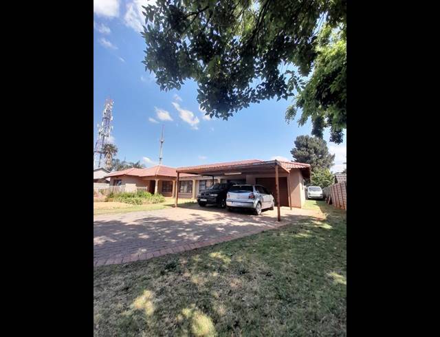 3 BEDROOM HOUSE FOR SALE IN DERSLEY